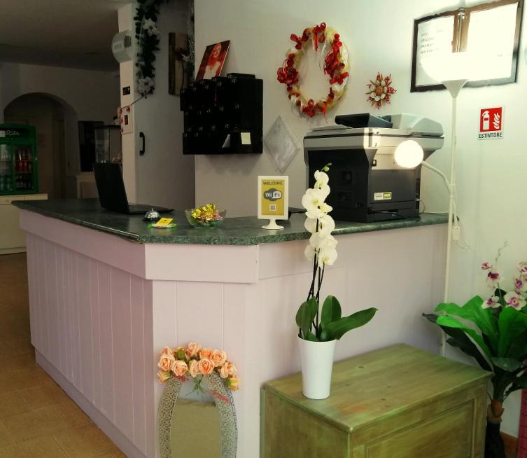 Hotel Criss Rimini Bagian luar foto