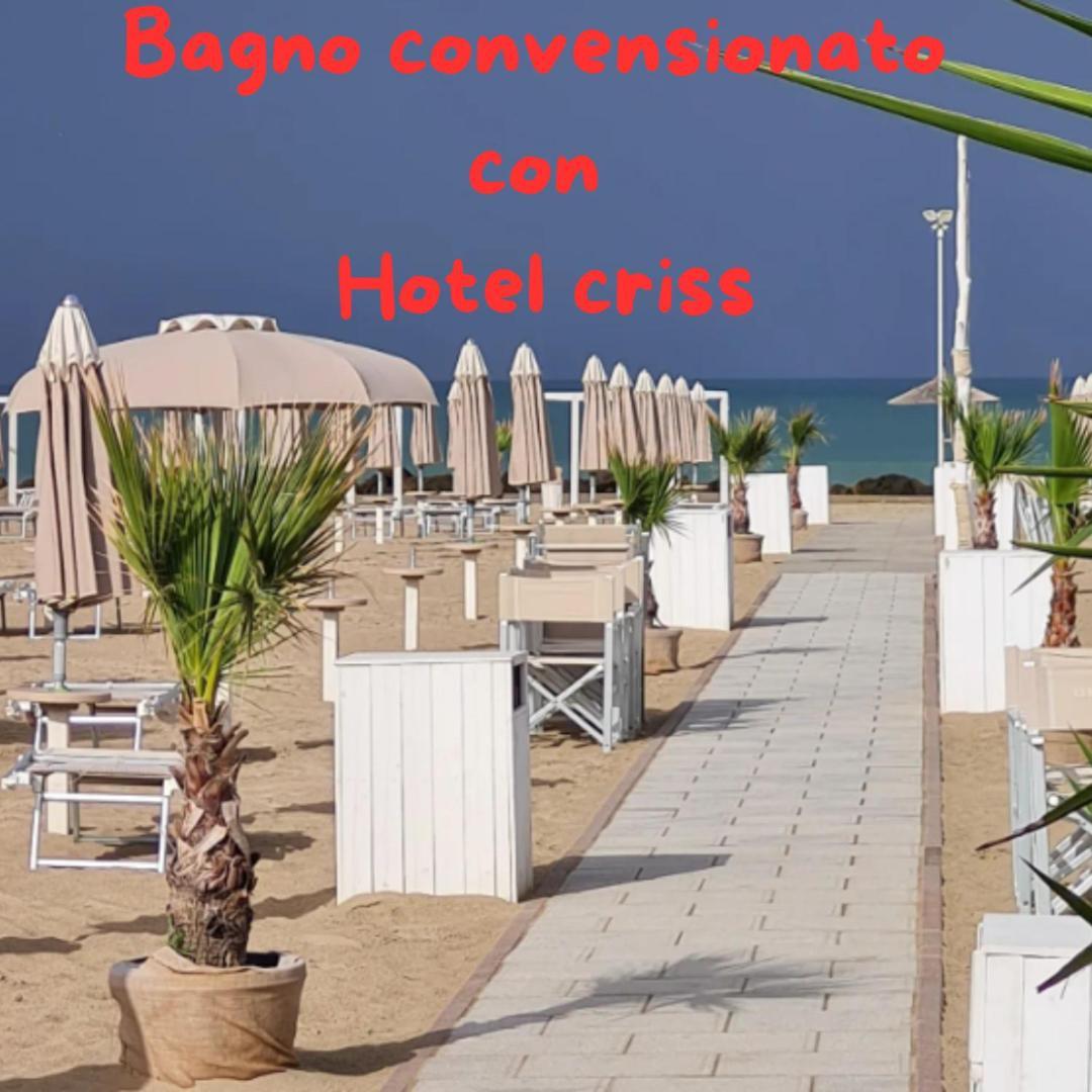 Hotel Criss Rimini Bagian luar foto